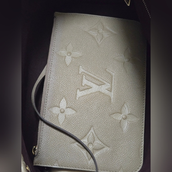 Louis vuitton Empreinte Microchip MM with pouch - Picture 12 of 16